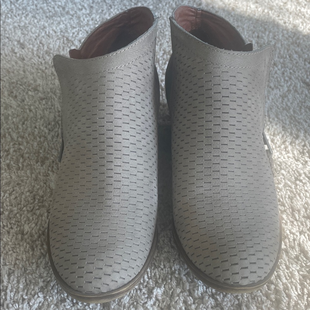 Lucky Brand Gray/Taupe Ankle Boots